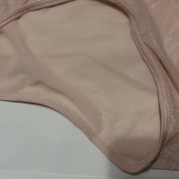 Vassarette shimmer see through sports bra - Picture 8 of 8